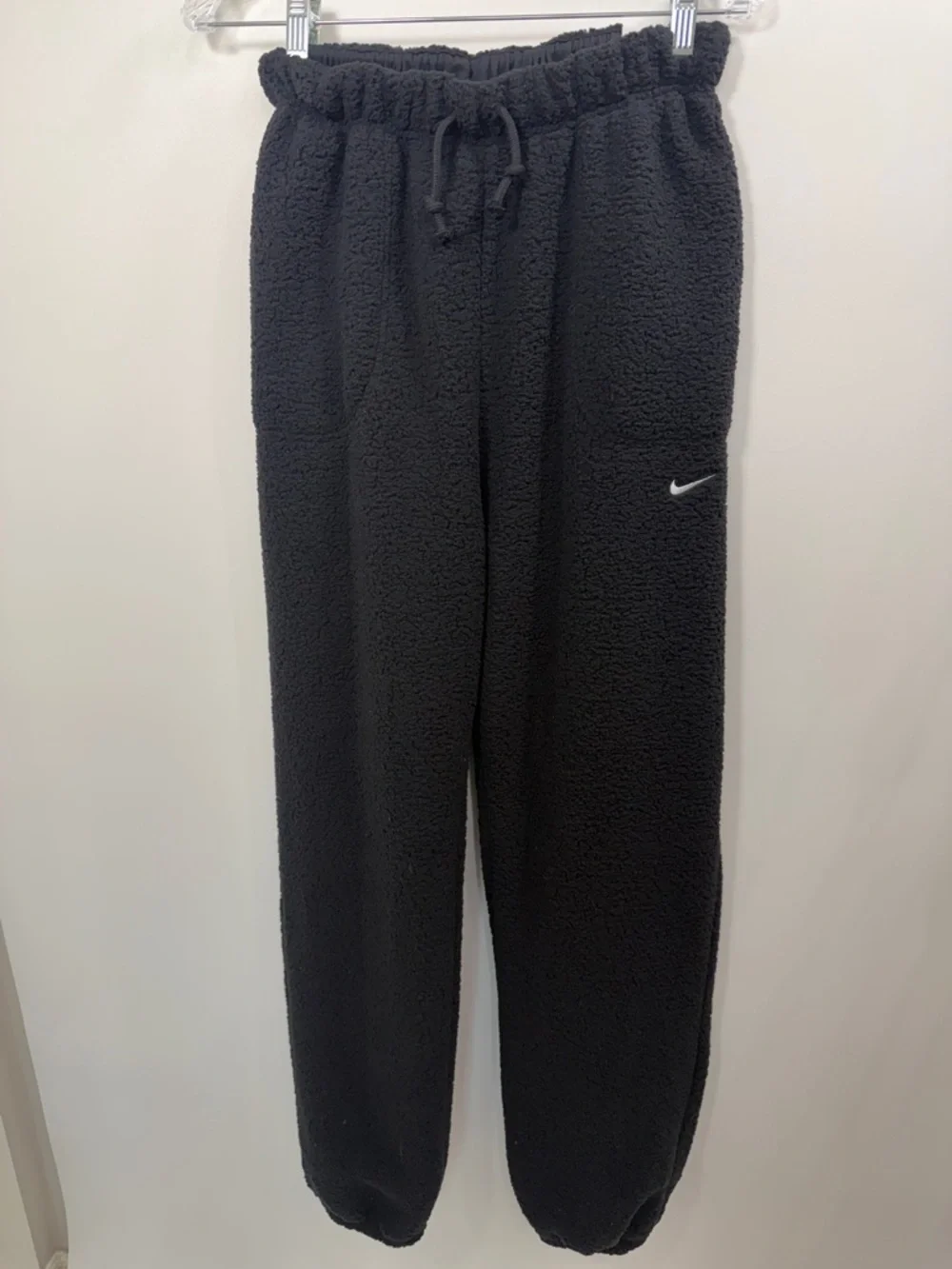 Nike Women’s Therma-Fit Black Fleece Joggers FullLlength size medium. NWT.